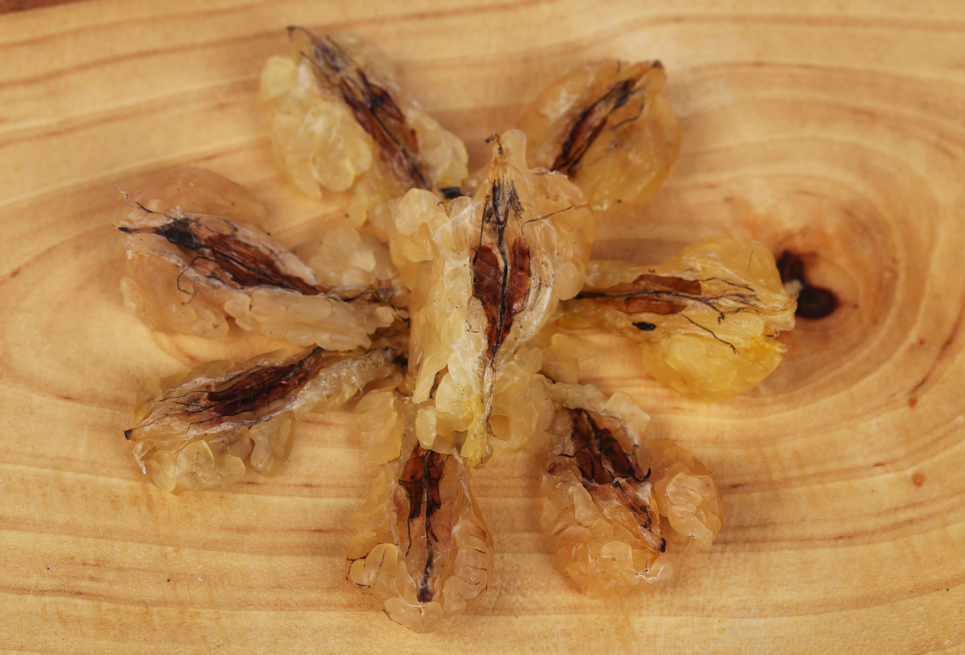 林蛙油價(jià)格表，市場(chǎng)分析、購(gòu)買指南及價(jià)格一覽表