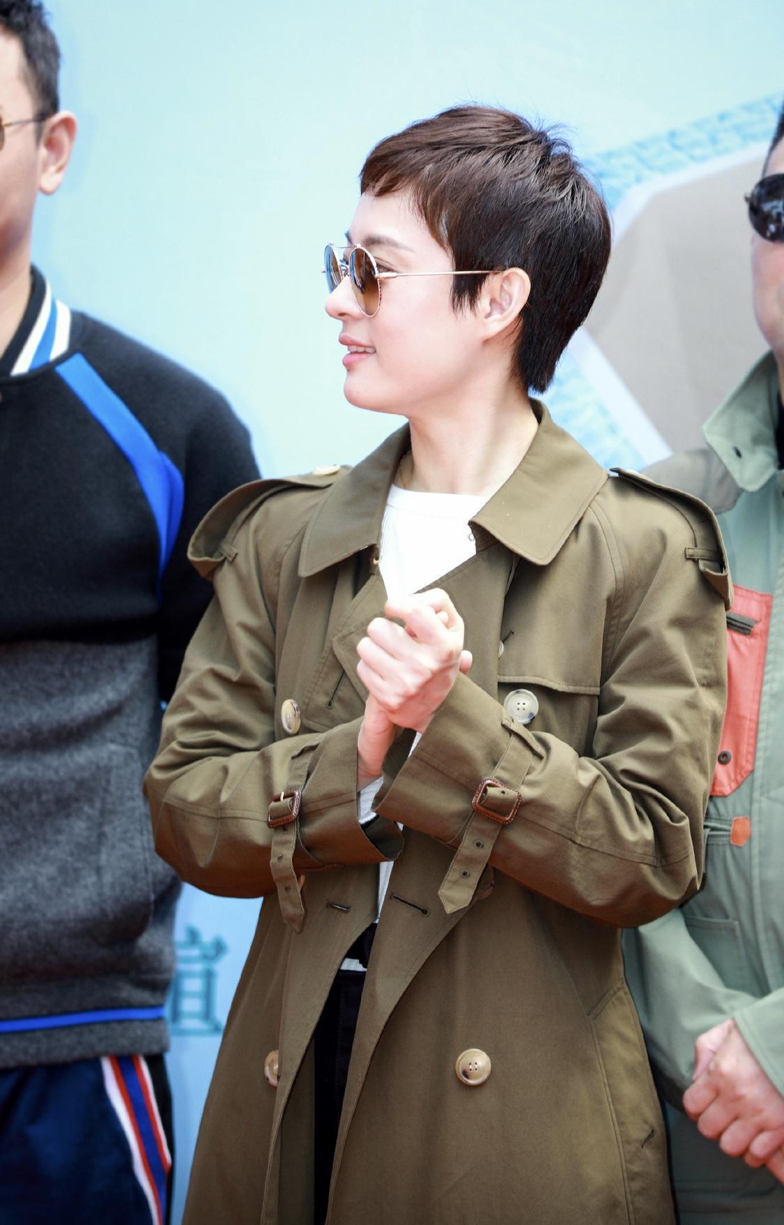 孫麗最新短發(fā)造型，時(shí)尚魅力閃耀無疑！