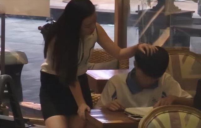 善良的女老師電影,善良的女老師電影，陽光下的溫情故事