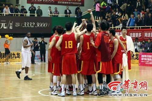 中美比賽,中美比賽，小巷深處的味覺奇遇