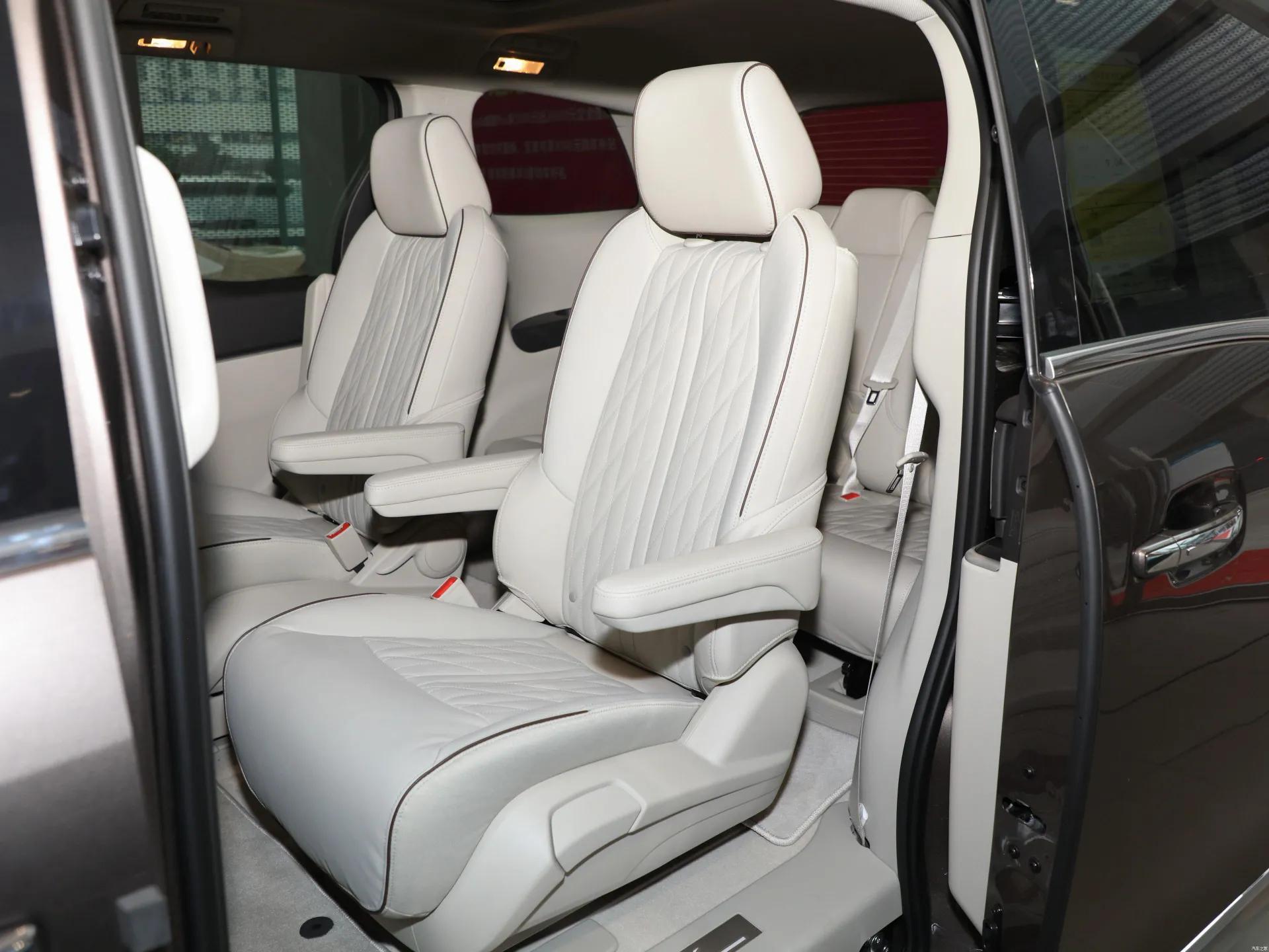 GL8最新款，小巷中的驚喜發(fā)現(xiàn)