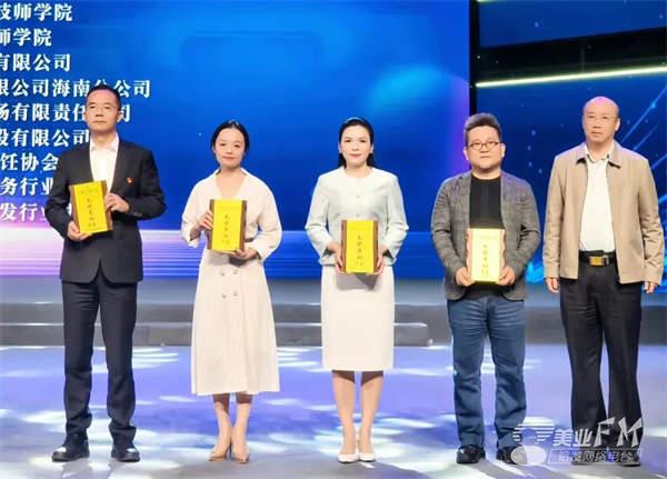 馮瑩2025最新動(dòng)態(tài)，自然美景探索之旅，尋找內(nèi)心的平和與喜悅