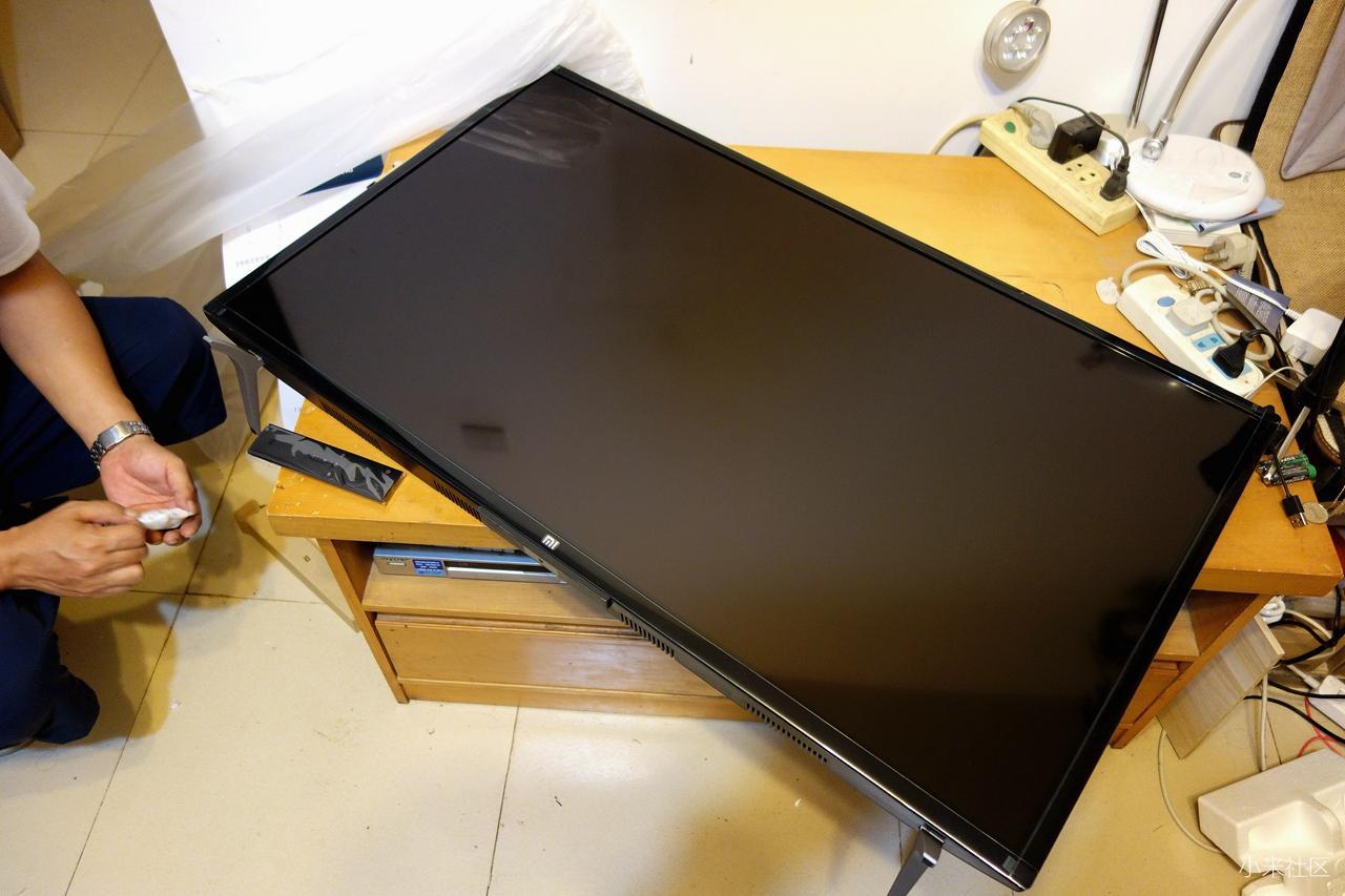 科技與生活的完美結(jié)合，小米電視機完美融入家庭生活