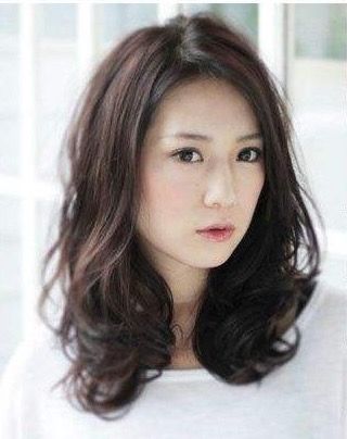 中長發(fā)女明星，展現(xiàn)變化、學習與自信的力量之美