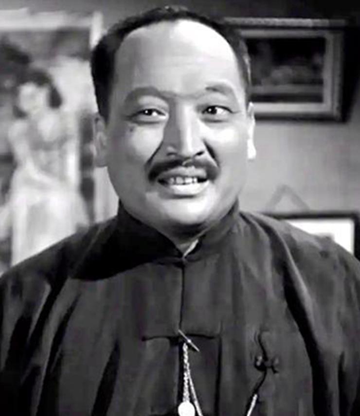 老演員梁慶剛與小巷中的秘密舞臺(tái)，特色小店的魅力之旅