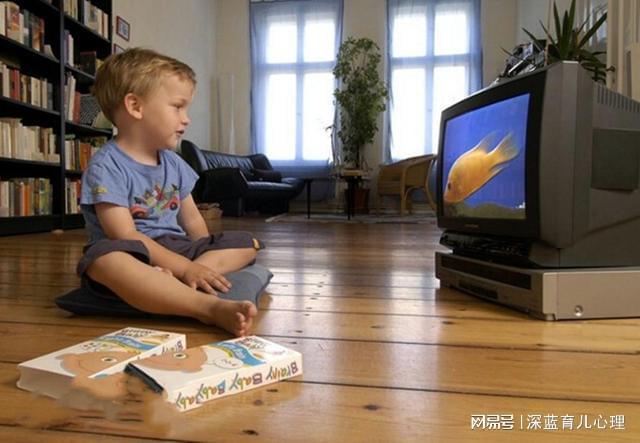 嬰兒可以看電視嗎？初為父母的嬰兒看電視指南！