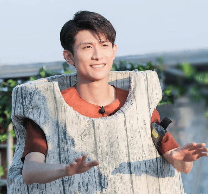 張一山影視之路多元發(fā)展及個(gè)人魅力展現(xiàn)的最新動(dòng)態(tài)