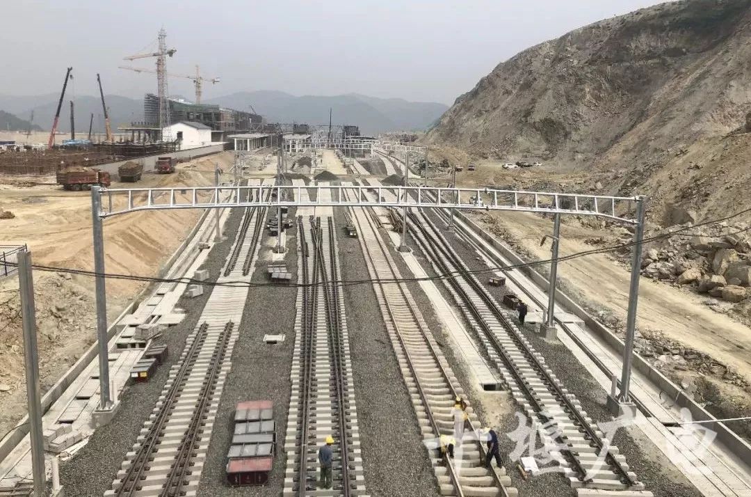 漢十高鐵最新進(jìn)展，速度與科技的融合，智能出行新時(shí)代的開(kāi)啟