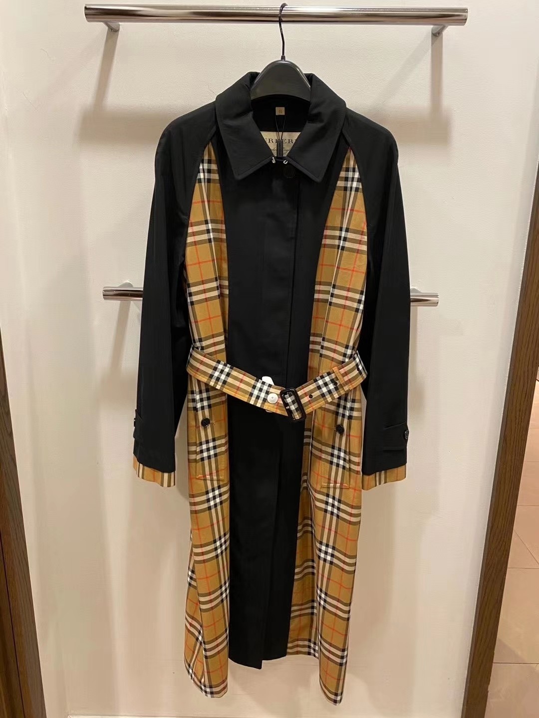 巴寶莉新款風衣，時尚巔峰之選，引領潮流新風尚