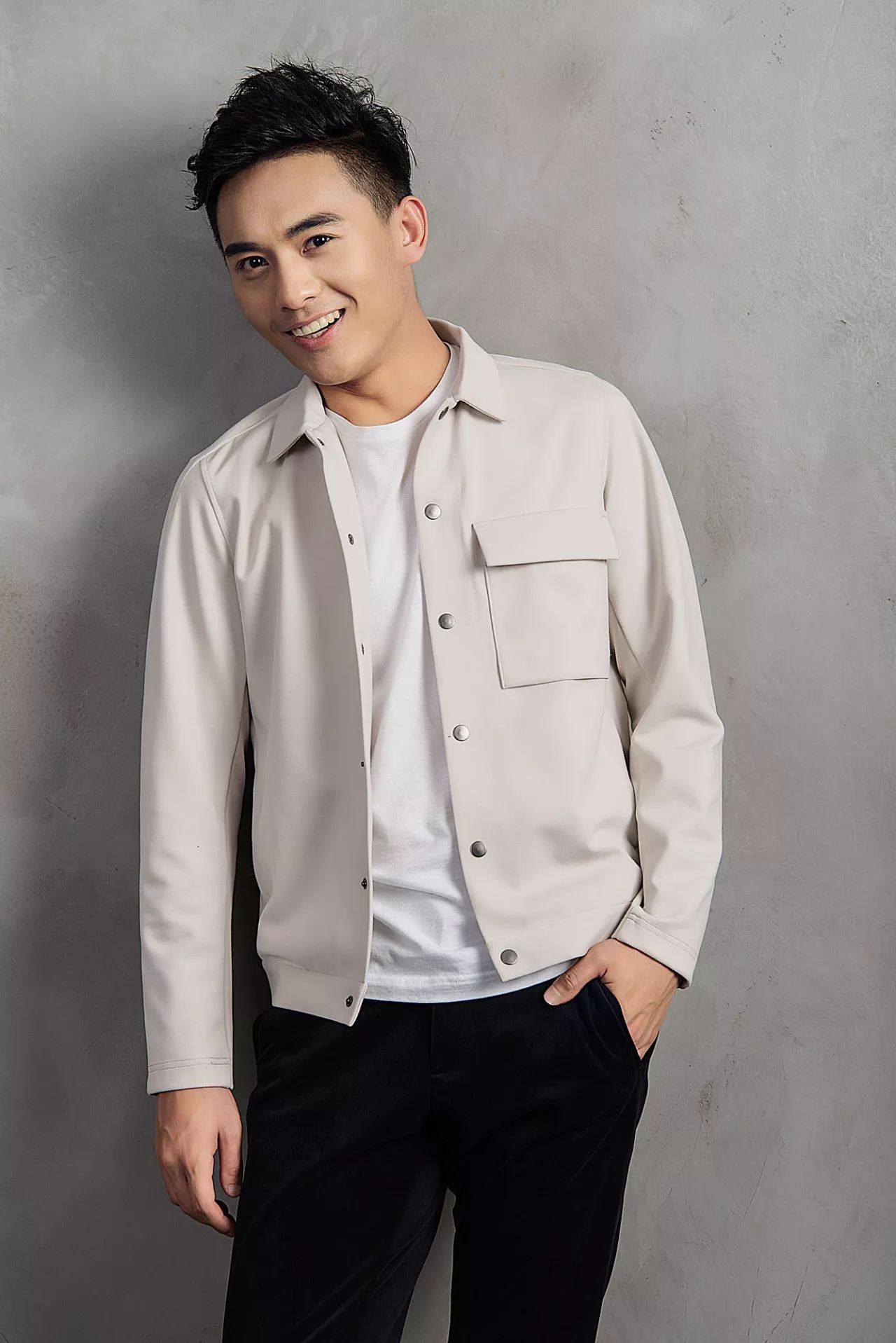 演員褚翰，演技展現(xiàn)與個(gè)人魅力的雙重閃耀