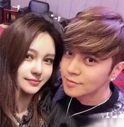 最新情侶造型，攜手走向自信的旅程