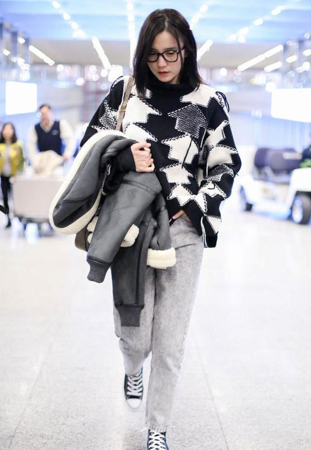 明星毛衣街拍圖片，潮流引領(lǐng)者的溫暖衣櫥必備風(fēng)尚