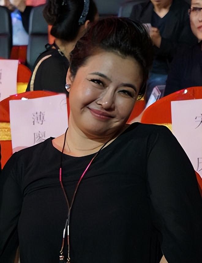 岡江凜最新，小巷中的美食秘密