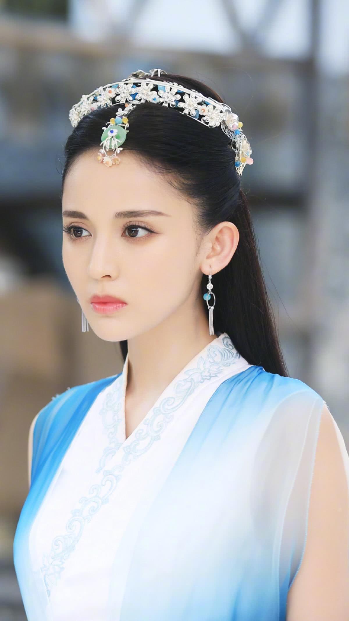 古裝魅力再現(xiàn)，歷史與時尚交融的藝術(shù)典范之美