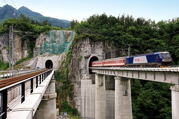 中鐵一局新班子名單，與自然相約，探尋內(nèi)心寧靜之地