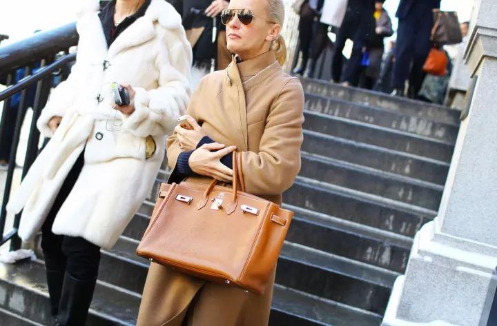 最新款手提包圖片大全，時(shí)尚手袋的溫情與陪伴