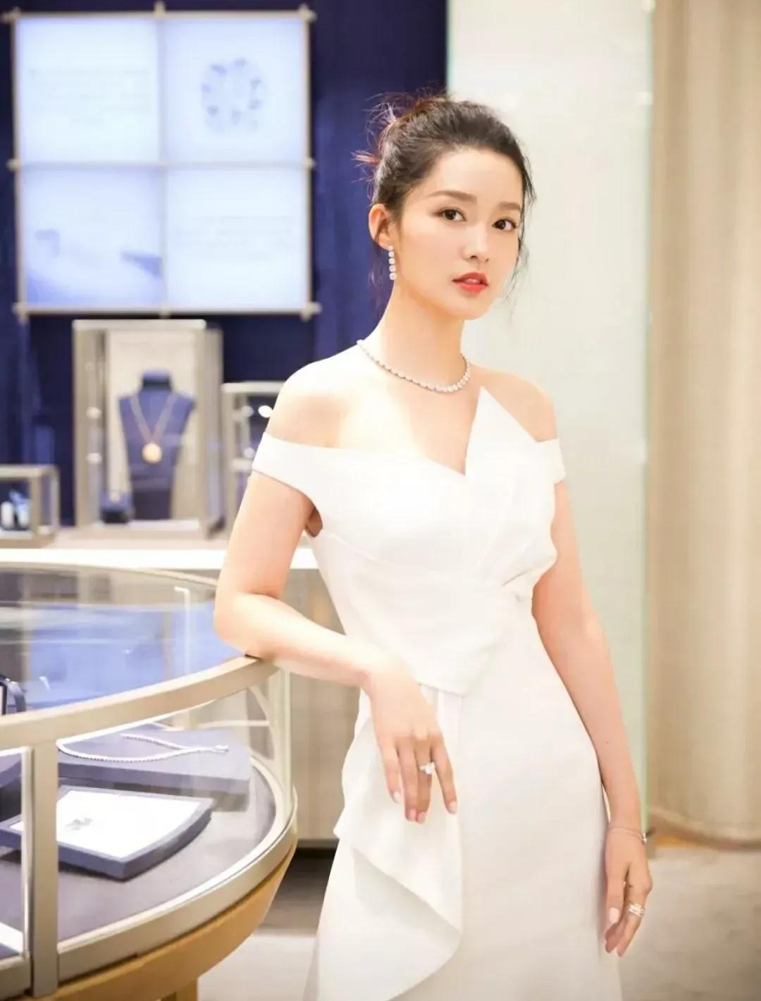 揭秘絕色百美圖最新章節(jié)，美圖背后的故事揭曉