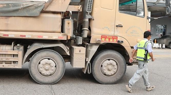 深圳泥頭車新時(shí)代，科技重塑運(yùn)輸業(yè)，最新政策引領(lǐng)泥頭車發(fā)展