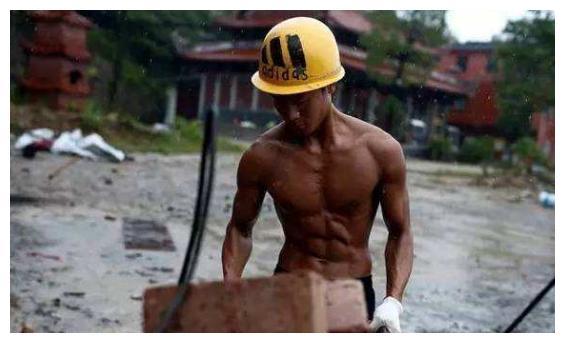 搬磚小偉最新動(dòng)態(tài)，奔赴自然美景的旅行之旅